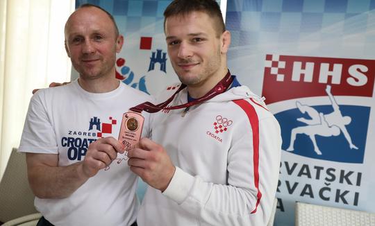 Dominik Etlinger posvetio medalju pokojnom ocu Robertu