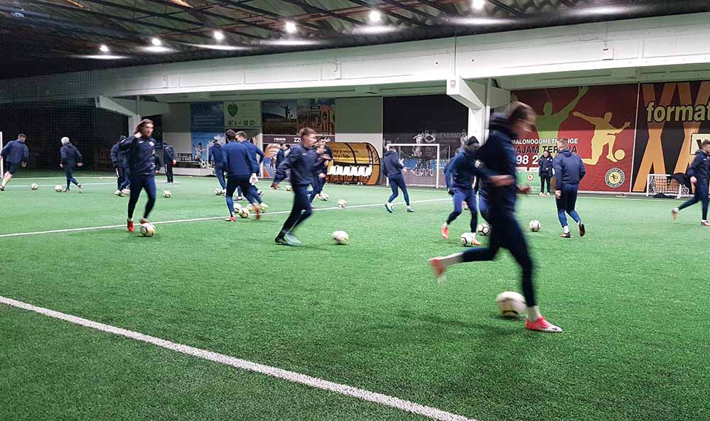 Lokosi trenirali u dvorani