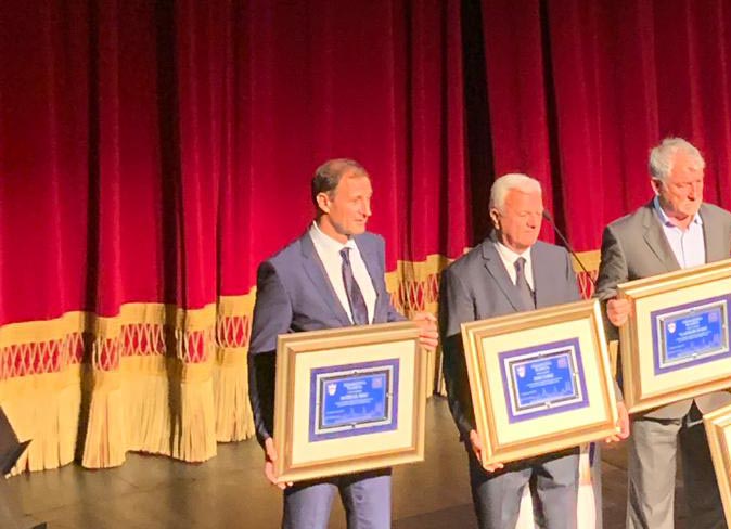 Direktoru Šikiću uručena dijamantna plaketa ZNS-a