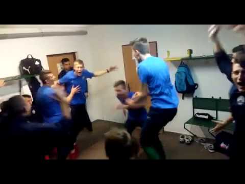 Glavomet kadeta u svlačionici